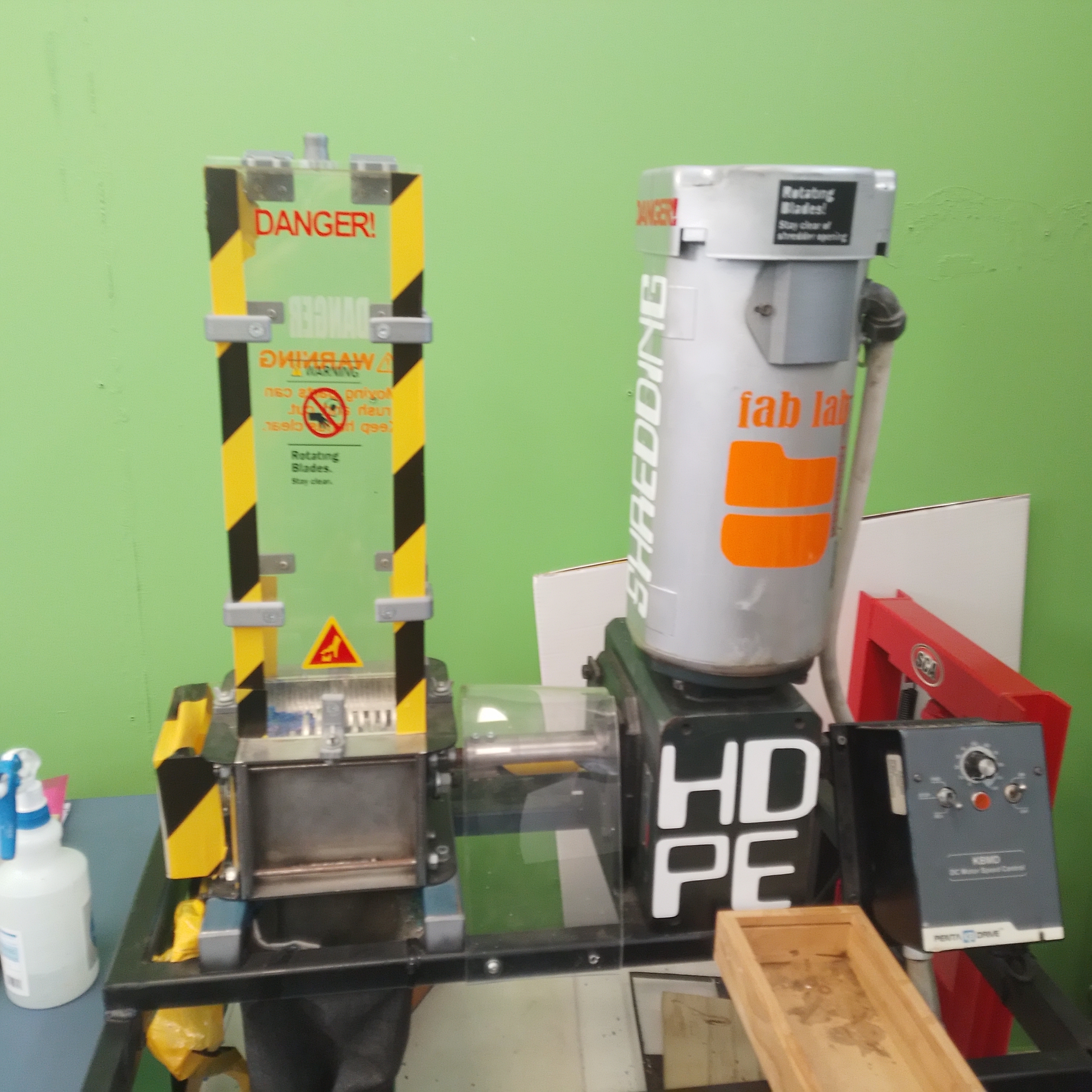 Plastic shredder machine